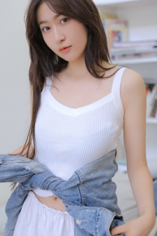 亚洲XXX午休国产熟女屁屁手